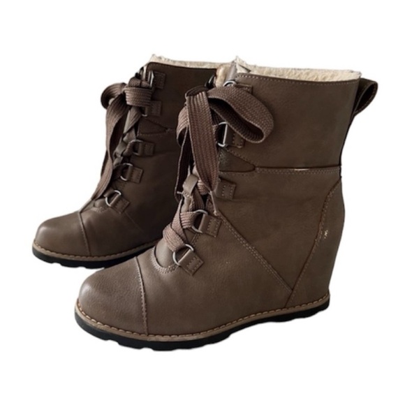 Universal Thread Katherine Lace Up Boot Tall Fur Fleece Grey Snow - Size 7 - Picture 1 of 8